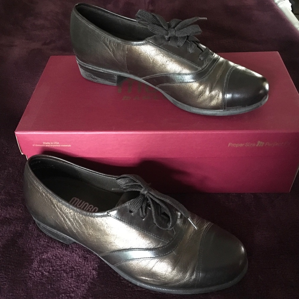 Munro Perfect Fit two-tone, metallic, Oxford
